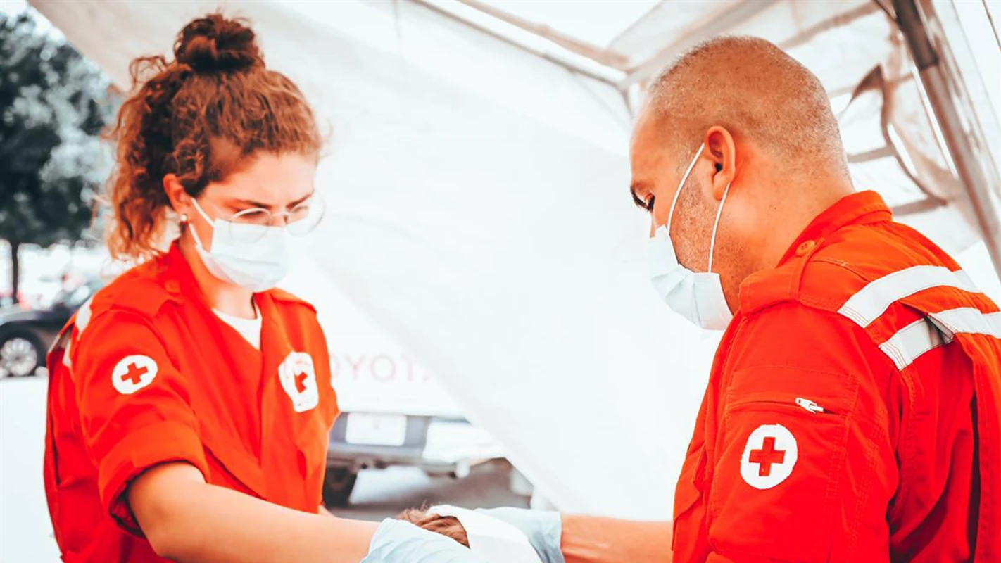 Lebanese Red Crescent giving first aid after the tragis explotion in Beirut harbour