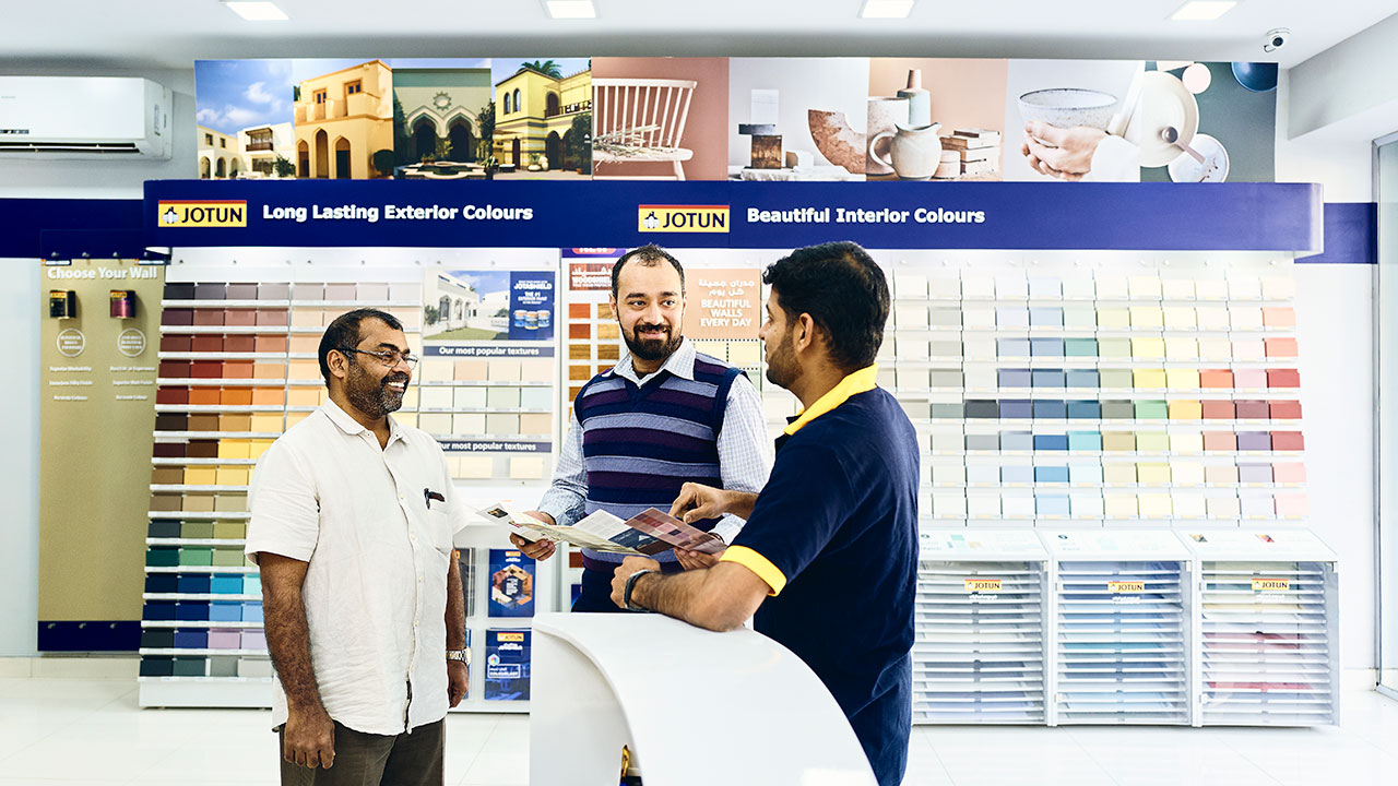 Salesmen visiting a very loyal paint dealer i Bahrain
